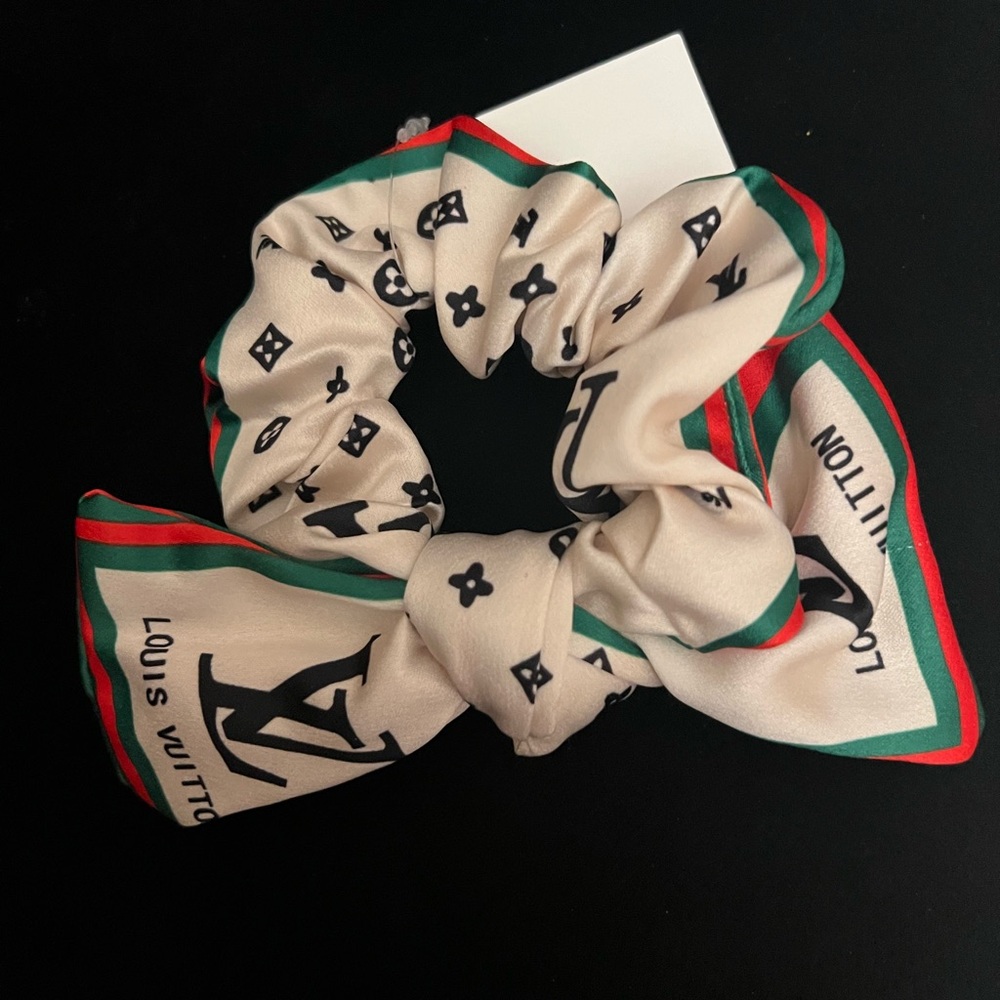 Hair scrunchie